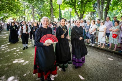 El acto se celebra antes de la tradicional bajada a las Bailas que finaliza los Sanjuanes