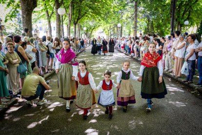 El acto se celebra antes de la tradicional bajada a las Bailas que finaliza los Sanjuanes