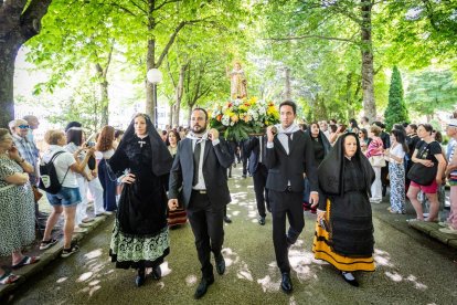 El acto se celebra antes de la tradicional bajada a las Bailas que finaliza los Sanjuanes