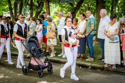 El acto se celebra antes de la tradicional bajada a las Bailas que finaliza los Sanjuanes