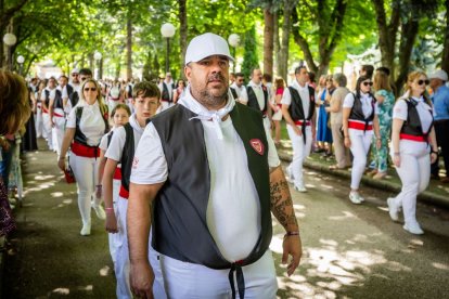 El acto se celebra antes de la tradicional bajada a las Bailas que finaliza los Sanjuanes