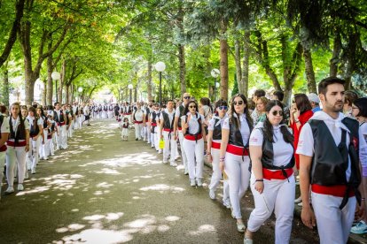 El acto se celebra antes de la tradicional bajada a las Bailas que finaliza los Sanjuanes