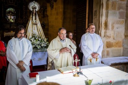 El acto se celebra antes de la tradicional bajada a las Bailas que finaliza los Sanjuanes
