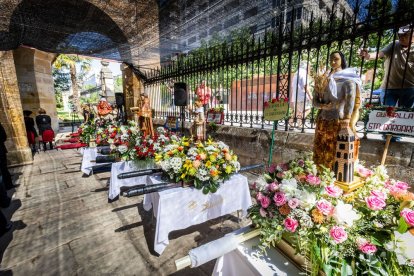El acto se celebra antes de la tradicional bajada a las Bailas que finaliza los Sanjuanes