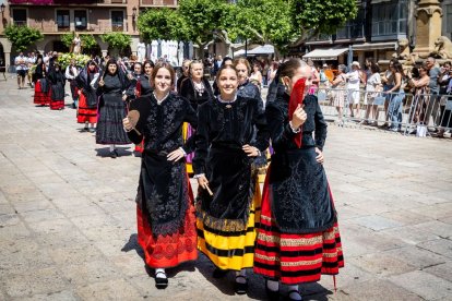 El acto se celebra antes de la tradicional bajada a las Bailas que finaliza los Sanjuanes