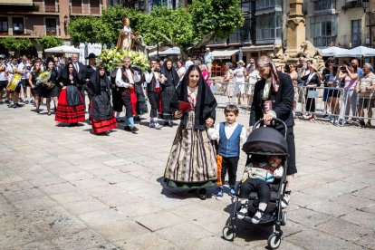 El acto se celebra antes de la tradicional bajada a las Bailas que finaliza los Sanjuanes