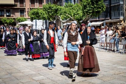 El acto se celebra antes de la tradicional bajada a las Bailas que finaliza los Sanjuanes