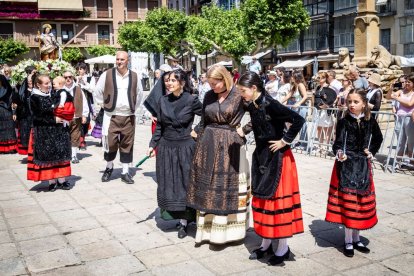El acto se celebra antes de la tradicional bajada a las Bailas que finaliza los Sanjuanes