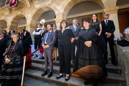 El acto se celebra antes de la tradicional bajada a las Bailas que finaliza los Sanjuanes