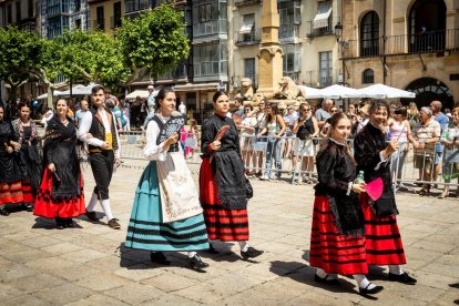 El acto se celebra antes de la tradicional bajada a las Bailas que finaliza los Sanjuanes