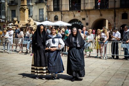 El acto se celebra antes de la tradicional bajada a las Bailas que finaliza los Sanjuanes