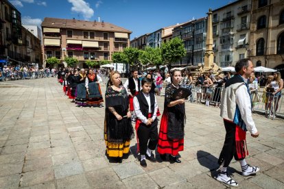 El acto se celebra antes de la tradicional bajada a las Bailas que finaliza los Sanjuanes
