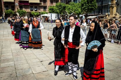 El acto se celebra antes de la tradicional bajada a las Bailas que finaliza los Sanjuanes