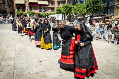 El acto se celebra antes de la tradicional bajada a las Bailas que finaliza los Sanjuanes
