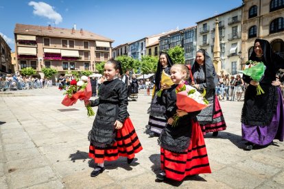 El acto se celebra antes de la tradicional bajada a las Bailas que finaliza los Sanjuanes