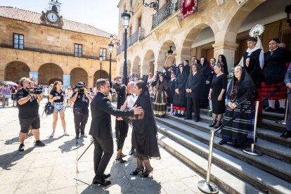 El acto se celebra antes de la tradicional bajada a las Bailas que finaliza los Sanjuanes