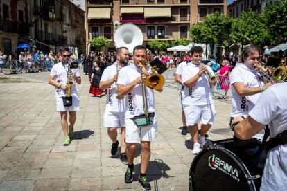 El acto se celebra antes de la tradicional bajada a las Bailas que finaliza los Sanjuanes