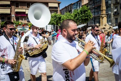 El acto se celebra antes de la tradicional bajada a las Bailas que finaliza los Sanjuanes