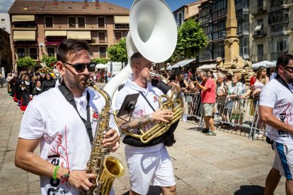 El acto se celebra antes de la tradicional bajada a las Bailas que finaliza los Sanjuanes