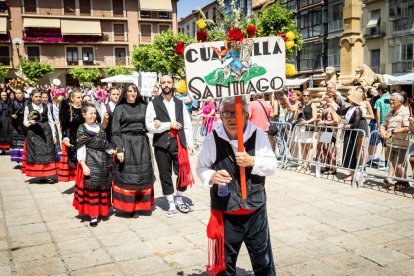 El acto se celebra antes de la tradicional bajada a las Bailas que finaliza los Sanjuanes