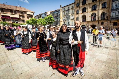 El acto se celebra antes de la tradicional bajada a las Bailas que finaliza los Sanjuanes