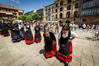 El acto se celebra antes de la tradicional bajada a las Bailas que finaliza los Sanjuanes