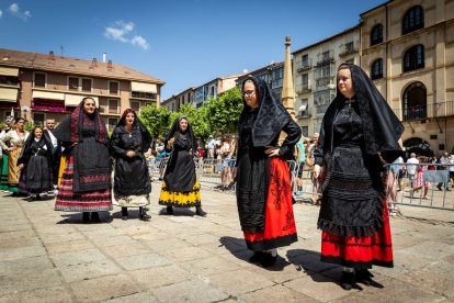 El acto se celebra antes de la tradicional bajada a las Bailas que finaliza los Sanjuanes