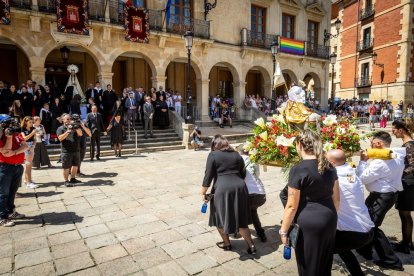 El acto se celebra antes de la tradicional bajada a las Bailas que finaliza los Sanjuanes