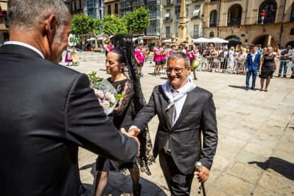 El acto se celebra antes de la tradicional bajada a las Bailas que finaliza los Sanjuanes