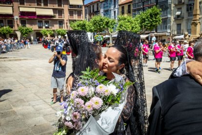 El acto se celebra antes de la tradicional bajada a las Bailas que finaliza los Sanjuanes