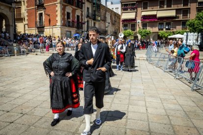 El acto se celebra antes de la tradicional bajada a las Bailas que finaliza los Sanjuanes