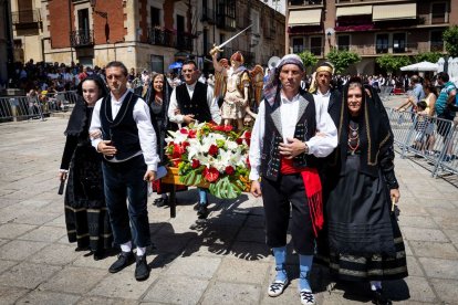 El acto se celebra antes de la tradicional bajada a las Bailas que finaliza los Sanjuanes