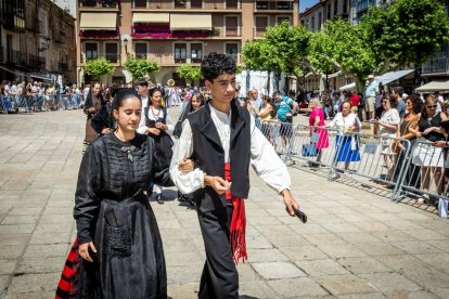 El acto se celebra antes de la tradicional bajada a las Bailas que finaliza los Sanjuanes