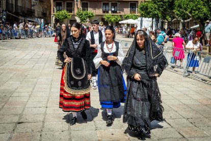 El acto se celebra antes de la tradicional bajada a las Bailas que finaliza los Sanjuanes