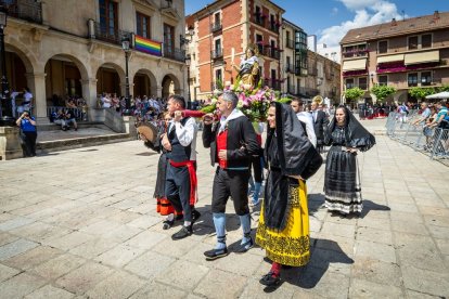 El acto se celebra antes de la tradicional bajada a las Bailas que finaliza los Sanjuanes