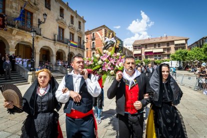 El acto se celebra antes de la tradicional bajada a las Bailas que finaliza los Sanjuanes