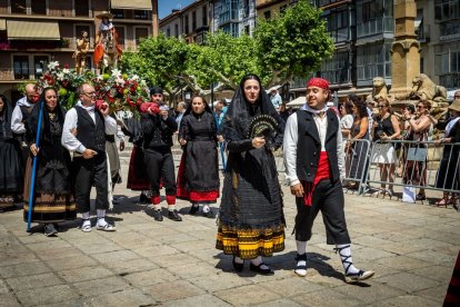 El acto se celebra antes de la tradicional bajada a las Bailas que finaliza los Sanjuanes