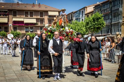 El acto se celebra antes de la tradicional bajada a las Bailas que finaliza los Sanjuanes