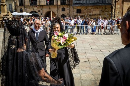 El acto se celebra antes de la tradicional bajada a las Bailas que finaliza los Sanjuanes