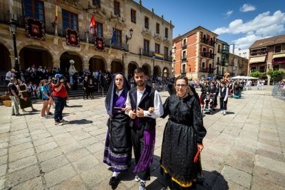 El acto se celebra antes de la tradicional bajada a las Bailas que finaliza los Sanjuanes