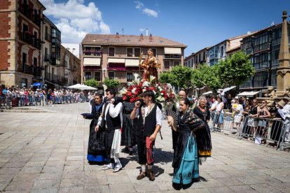 El acto se celebra antes de la tradicional bajada a las Bailas que finaliza los Sanjuanes