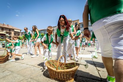 El acto se celebra antes de la tradicional bajada a las Bailas que finaliza los Sanjuanes