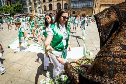 El acto se celebra antes de la tradicional bajada a las Bailas que finaliza los Sanjuanes
