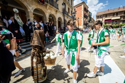 El acto se celebra antes de la tradicional bajada a las Bailas que finaliza los Sanjuanes
