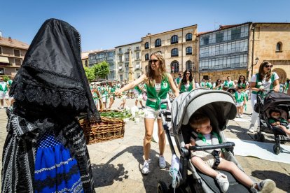 El acto se celebra antes de la tradicional bajada a las Bailas que finaliza los Sanjuanes