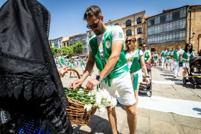 El acto se celebra antes de la tradicional bajada a las Bailas que finaliza los Sanjuanes