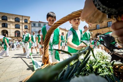 El acto se celebra antes de la tradicional bajada a las Bailas que finaliza los Sanjuanes