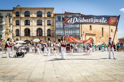 El acto se celebra antes de la tradicional bajada a las Bailas que finaliza los Sanjuanes