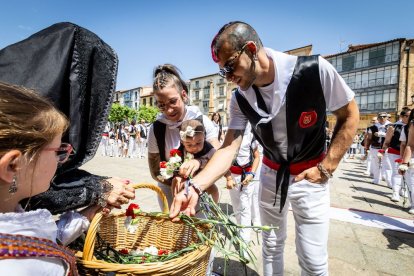 El acto se celebra antes de la tradicional bajada a las Bailas que finaliza los Sanjuanes