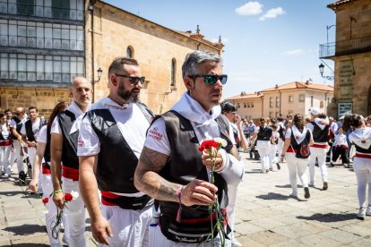 El acto se celebra antes de la tradicional bajada a las Bailas que finaliza los Sanjuanes